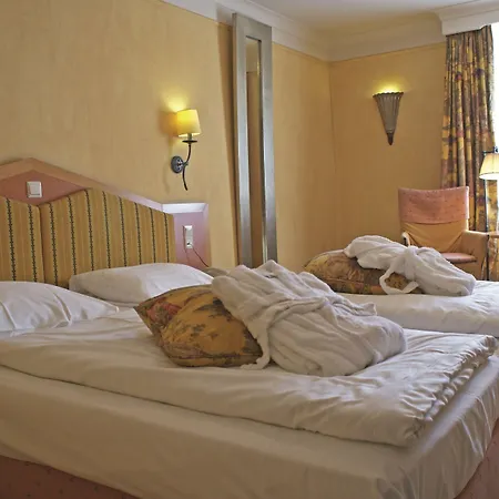 Fletcher Hotel-restaurant Kasteel Erenstein 4* קרקראדה