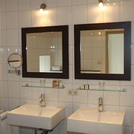 Fletcher Hotel-restaurant Kasteel Erenstein קרקראדה