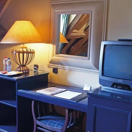 Fletcher Hotel-restaurant Kasteel Erenstein מלון