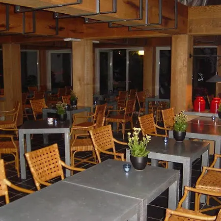 Fletcher Hotel-restaurant Kasteel Erenstein מלון 4*