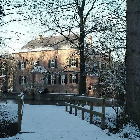 Fletcher Hotel-restaurant Kasteel Erenstein מלון