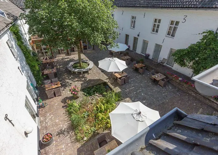 Отель Fletcher Hotel-restaurant Kasteel Erenstein 4*