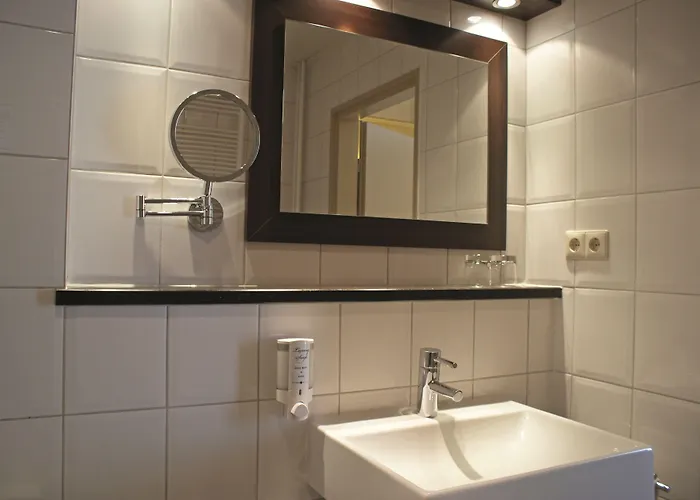 Fletcher Hotel-restaurant Kasteel Erenstein Отель 4*