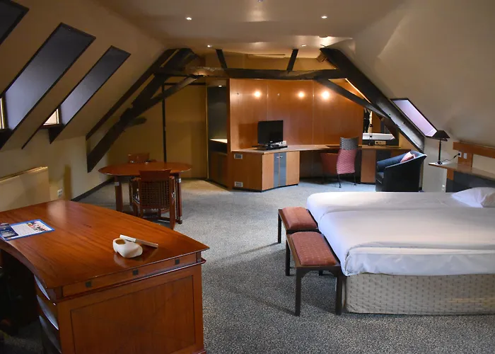 Fletcher Hotel-restaurant Kasteel Erenstein Отель