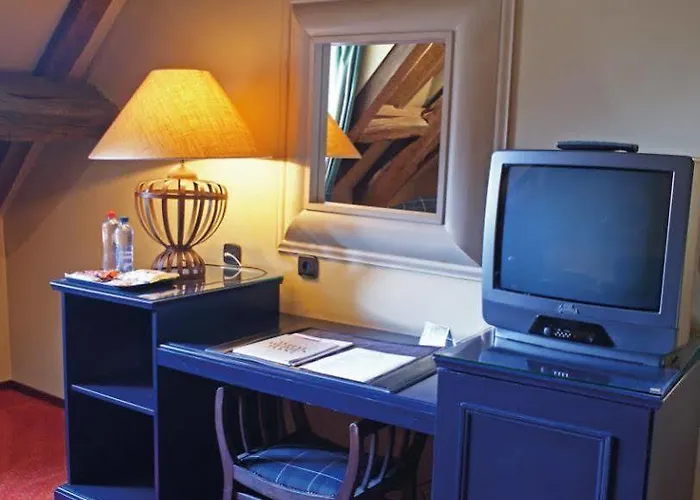 Fletcher Hotel-restaurant Kasteel Erenstein Отель