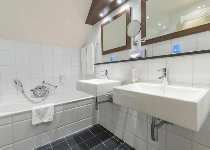 Fletcher Hotel-restaurant Kasteel Erenstein 4* ケルクラーデ