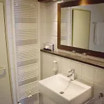 Fletcher Hotel-restaurant Kasteel Erenstein 4* קרקראדה