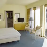 Fletcher Hotel-restaurant Kasteel Erenstein מלון 4*