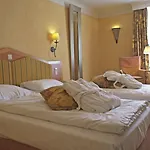 Fletcher Hotel-restaurant Kasteel Erenstein 4* קרקראדה