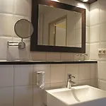 Fletcher Hotel-restaurant Kasteel Erenstein מלון 4*