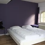 Fletcher Hotel-restaurant Kasteel Erenstein מלון