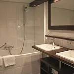 Fletcher Hotel-restaurant Kasteel Erenstein 4* קרקראדה