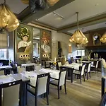 Fletcher Hotel-restaurant Kasteel Erenstein מלון