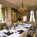 Fletcher Hotel-restaurant Kasteel Erenstein מלון