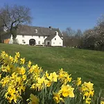 Fletcher Hotel-restaurant Kasteel Erenstein מלון