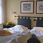 Fletcher Hotel-restaurant Kasteel Erenstein 4* קרקראדה