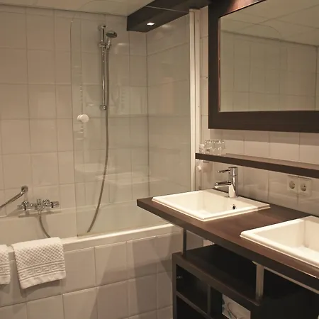 Fletcher Hotel-restaurant Kasteel Erenstein 4*
