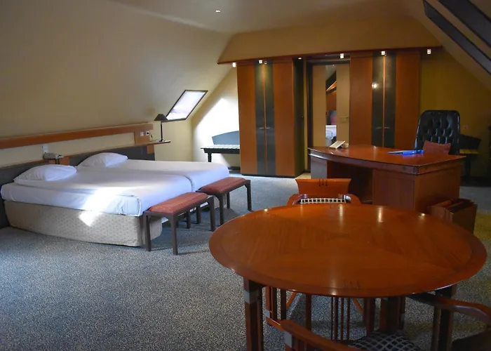 Hotel Fletcher Hotel-restaurant Kasteel Erenstein 4*