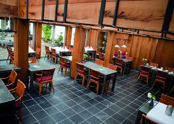 Fletcher Hotel-restaurant Kasteel Erenstein 4*